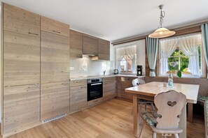 Kühlschrank, Ofen, Herdplatte, Geschirrspüler