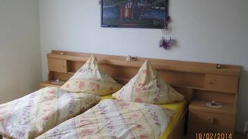 1 bedroom, desk, free WiFi, bed sheets