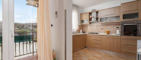 Kühlschrank, Ofen, Herdplatte, Geschirrspüler