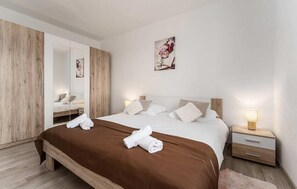 5 bedrooms, iron/ironing board, travel crib, free WiFi
