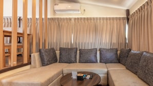 컴포트 아파트, 침실 2개, 별관 | 거실 공간 | 위성 채널 시청이 가능한 32인치 LED TV, 바닥 난방/온돌, 사무실