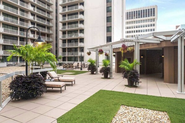 Terrace/patio - Modern Apt – Steps from Metro (Arlington)