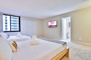 2 bedrooms, desk, iron/ironing board, WiFi - Modern Apt – Steps from Metro (Arlington)