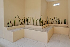 Lobby - OYO Life 93034 Ayri Home (Muncar)