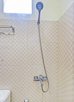 Standard Double Room | Bathroom | Shower, towels