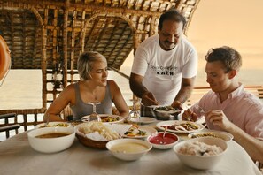 Restaurant - Spice Coast Cruises CGH Earth-Houseboat (Cherthala)