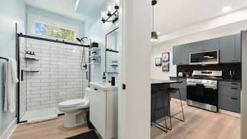 Articles de toilette écologiques, sèche-cheveux, serviettes fournies