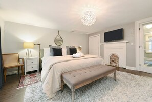 1 soveværelse, skrivebord, strygejern/strygebræt, weekendseng