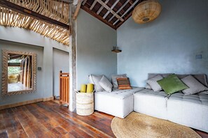 Villa, 3 Schlafzimmer | Wohnbereich | Fernseher