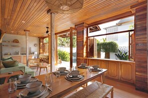 Villa, 3 Schlafzimmer | Essbereich im Zimmer