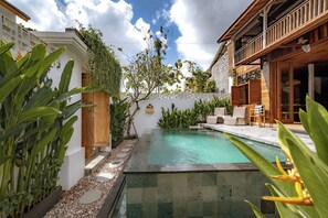 Ảnh chưa phân loại, 2 trong số 33 ảnh, nút