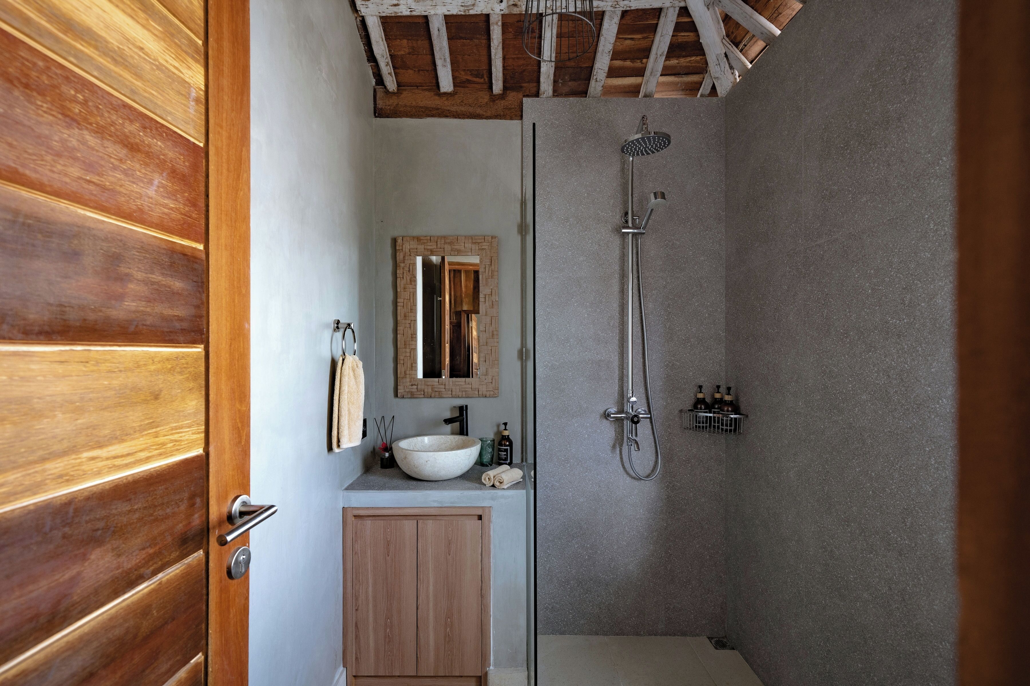 Villa, 3 Bedrooms | Bathroom | Shower, free toiletries, hair dryer, towels
