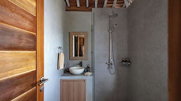 Villa, 3 Bedrooms | Bathroom | Shower, free toiletries, hair dryer, towels