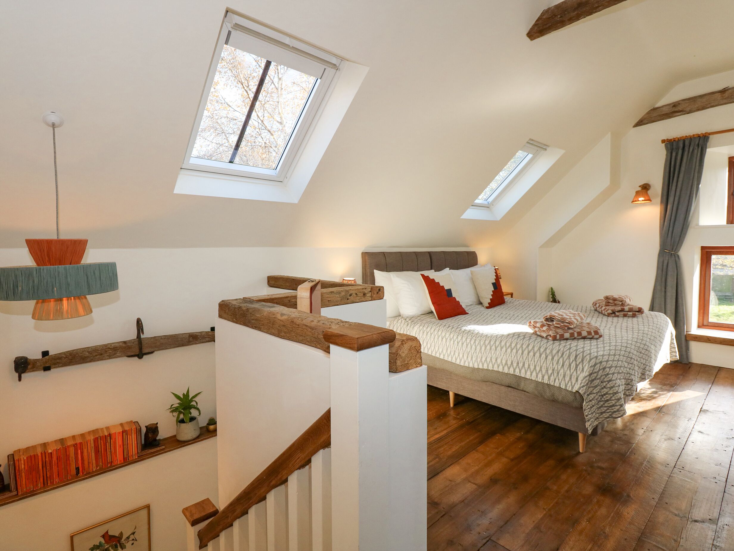 1 habitación, decoración personalizada y muebles diferentes 