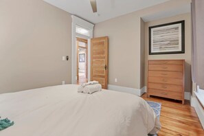 4 bedrooms, desk, iron/ironing board, WiFi
