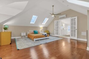 4 bedrooms, desk, iron/ironing board, WiFi