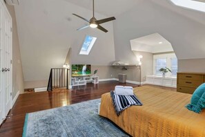 4 bedrooms, desk, iron/ironing board, WiFi