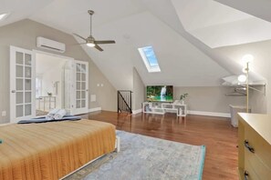 4 bedrooms, desk, iron/ironing board, WiFi