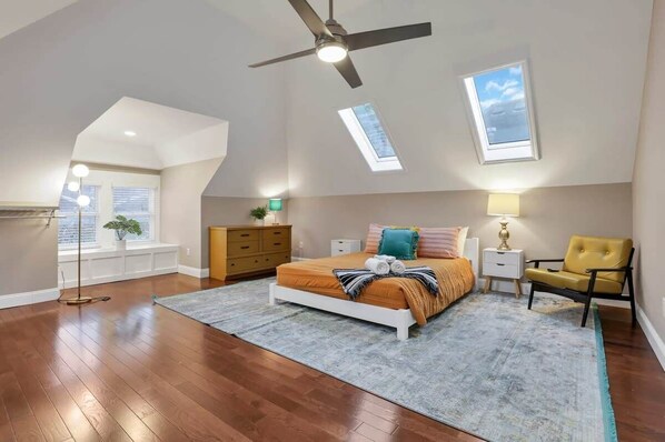 4 bedrooms, desk, iron/ironing board, WiFi