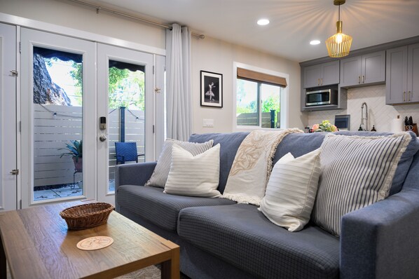 Smart TV, books, video library, stereo