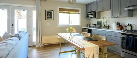 Coffee/tea maker, fridge, microwave, oven