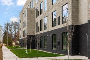 Exterior - Condo Close to Downtown With Rooftop Hot Tub (Traverse City)