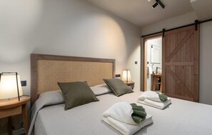 3 habitaciones, tabla de planchar con plancha y cuna de viaje 