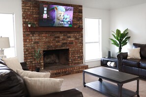 Smart-TV og peis