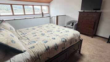 1 bedroom, desk, WiFi, bed sheets
