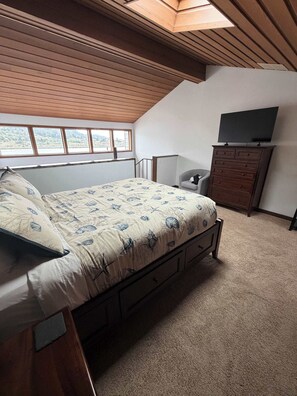 1 bedroom, desk, WiFi, bed sheets