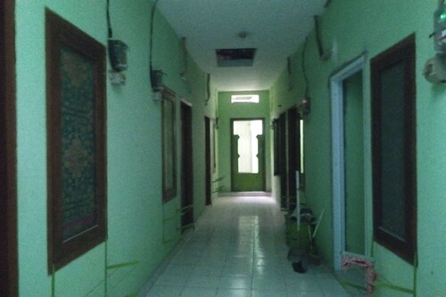 OYO Life Kost ijo Tembok Tinggi