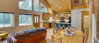 3 Mi to Lake Easton Sno-Park: Family Cabin Escape!