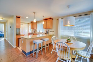 Dining - Gig Harbor Vacation Rental Home: 1 Mi to Uptown! (Gig Harbor)