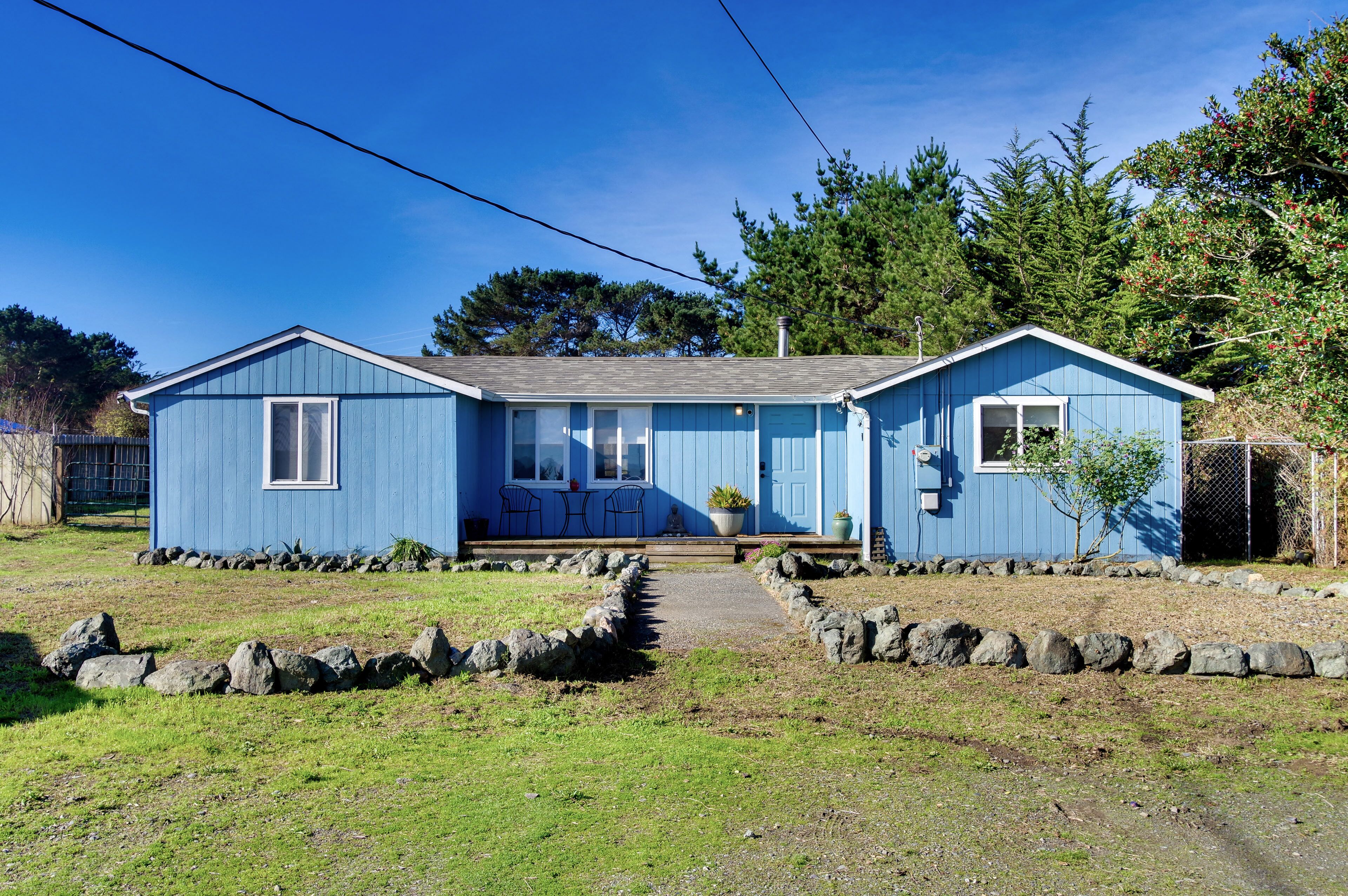Peaceful Arcata Getaway - Walk to the Beach!
