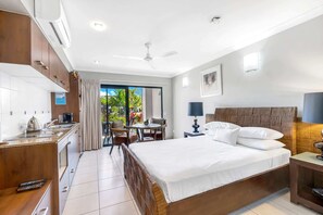 Iron/ironing board, WiFi, bed sheets - Blue Lagoon Resort Lakeside Apartment (Trinity Beach)