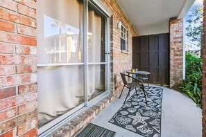 Outdoor dining - Chic Quarters; 15 min to Downtown!  (St. Augustine)
