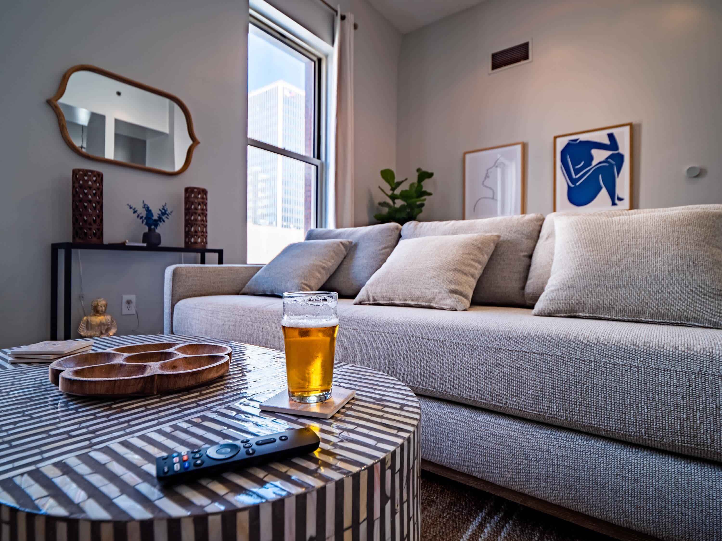 Televisión y oficina 