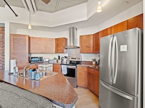 Fridge, microwave, oven, stovetop - Northside District Loft - Panoramic Valley Views (Akron)
