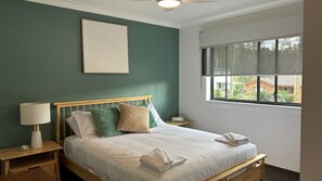 3 bedrooms, free WiFi, bed sheets - Coastal Chillout at Mossy (Mossy Point)