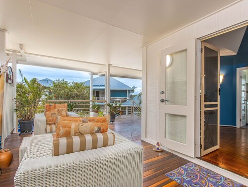 Hastings Cove - 1 Bedroom Upstairs Garden Apartment!