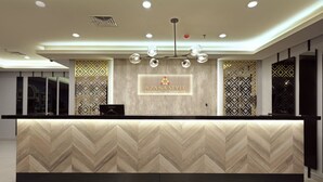 Reception - Azana Style Hotel Bandara Jakarta (Tangerang)