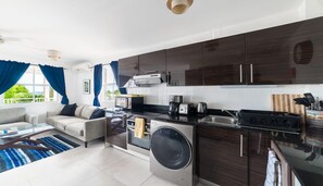 冰箱、微波炉、烤箱、炉灶