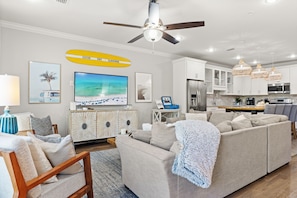 Smart TV, video games - Beatles Retreat, 5 min WALK to Beach + Golf Cart & Arcade Machine, Dog Friendly! (Miramar Beach)