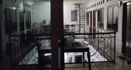 OYO Life 93160 Kost Jenny Karawang