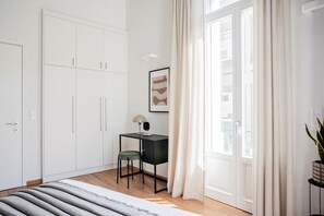 2 habitaciones, escritorio, tabla de planchar con plancha y wifi gratis