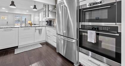 DOG FRIENDLY! EPIC Hyde Park Location! Remodeled 1940 Bungalow | Back Deck w/ Shade & Dining Table