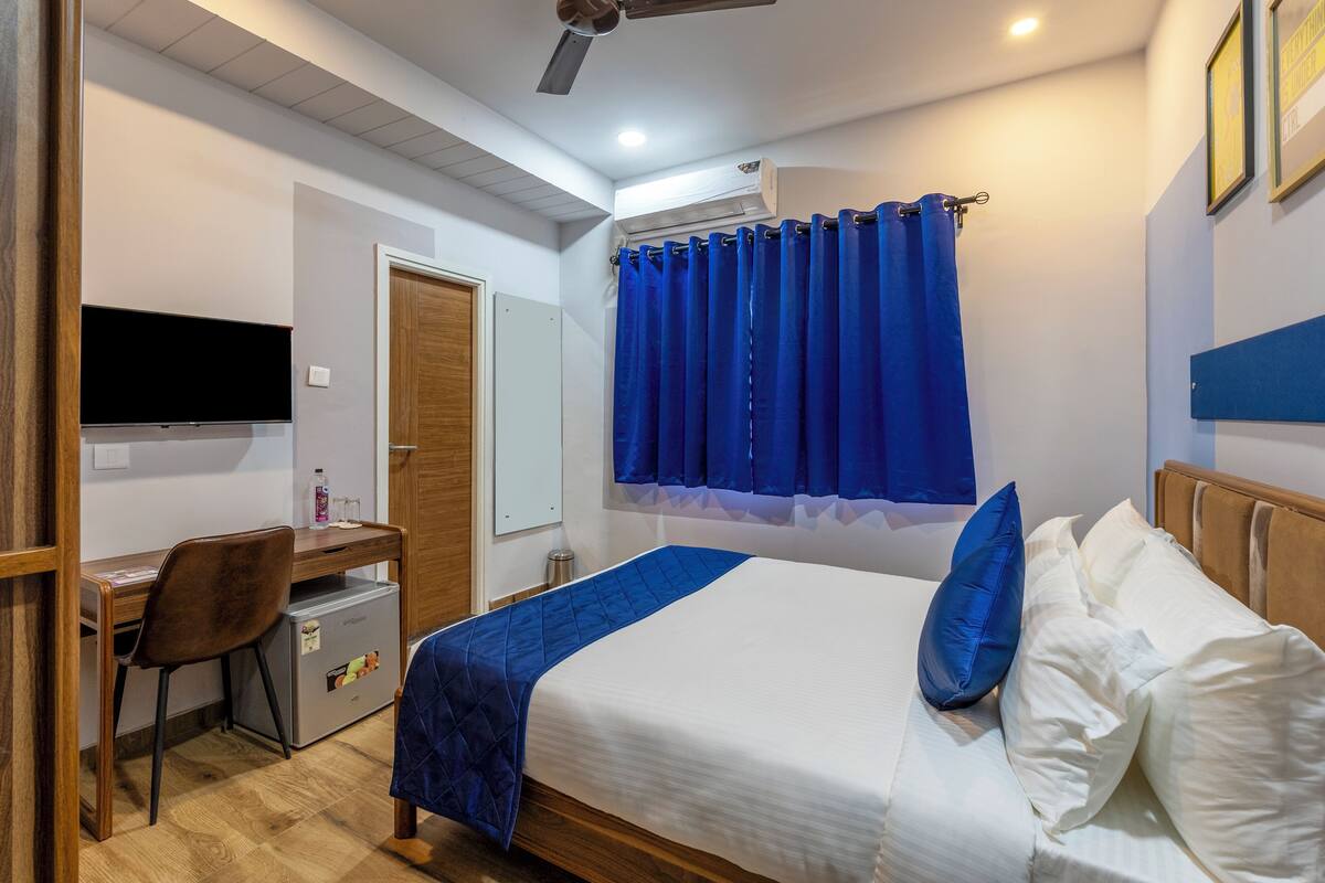 Habitación básica | 1 dormitorio, caja fuerte, escritorio
