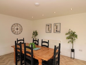 Cottage | Dining