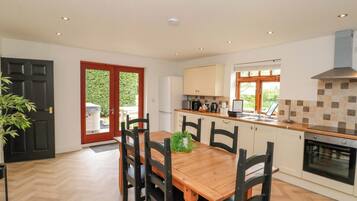 Småhus | Eget kjøkken | Kjøleskap, oppvaskmaskin, vannkoker og brødrister