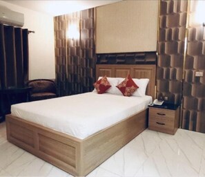 Deluxe Double Room, 1 Bedroom, City View | Egyptian cotton sheets, premium bedding, down comforters - Sarawan Hotel  (Karachi)